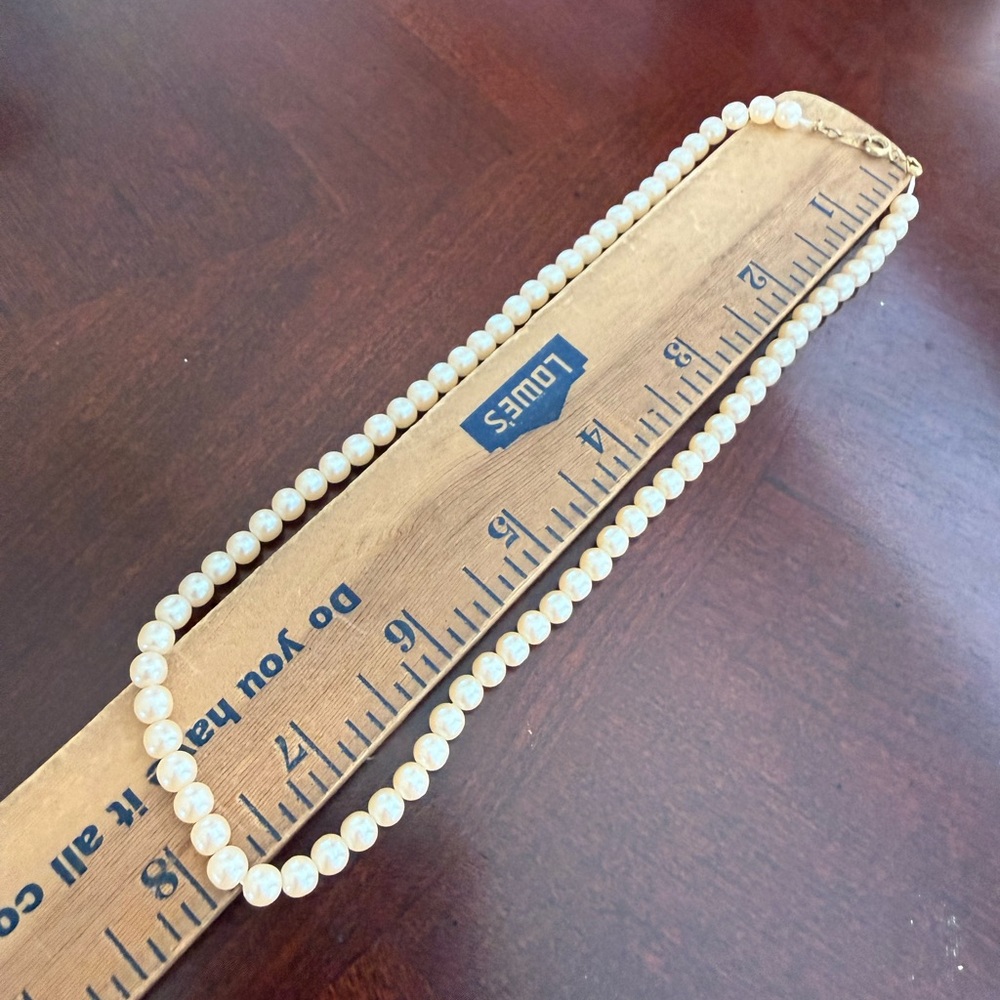 Vintage Faux Pearl Necklace - Picture 3 of 3